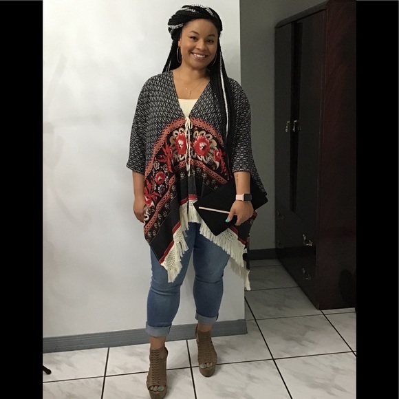 ππBoho-Chic Umgee Fringed Shawl - Picture 3 of 8